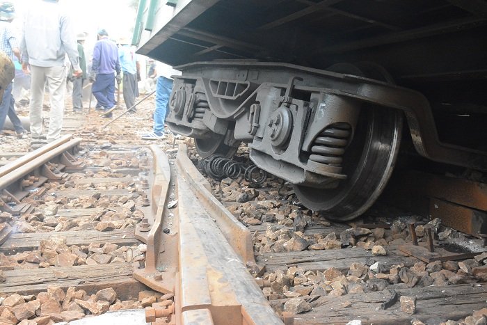 300 công nhân giải cứu hiện trường vụ hai tàu đâm nhau